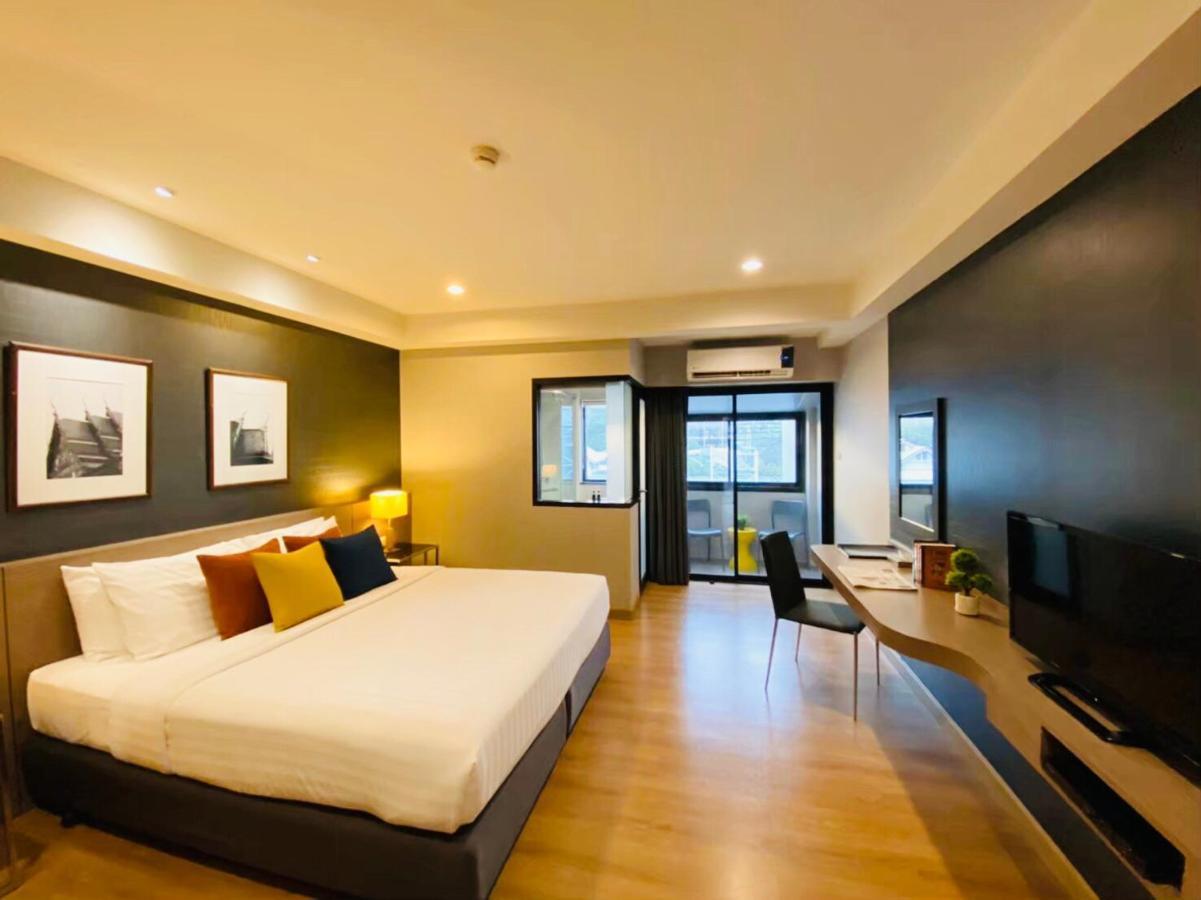 Alt Hotel Nana By Uhg Банкок Екстериор снимка